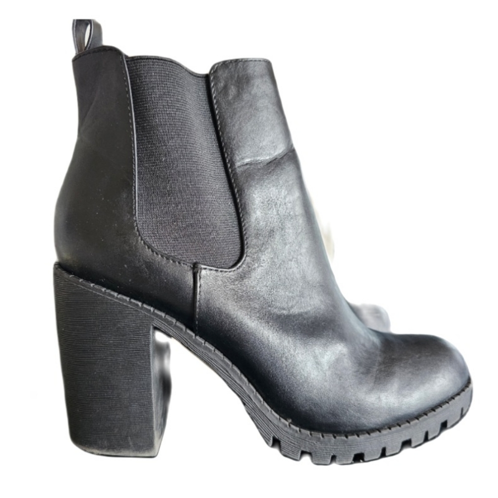 Women's Ankle Boot Size- 10 Soda Glove in black 3.5" chunky heel .5" pla…